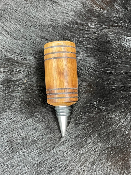 Whiskey barrel bottle stopper